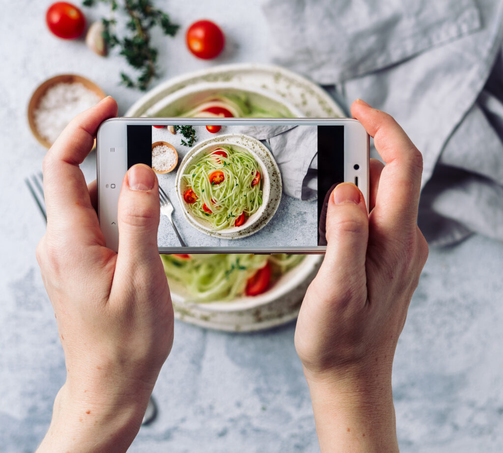 Capturing Flavor: The Impact of Visual Menus on F&B Revenue plus 5 Tips for Capturing Mouthwatering F&B Pictures for Digital Menus